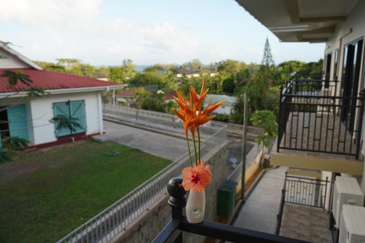 B Holiday Apartments Beau Vallon  Bagian luar foto