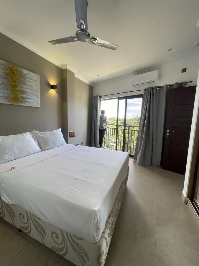 B Holiday Apartments Beau Vallon  Bagian luar foto