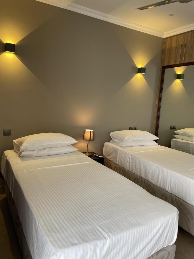 B Holiday Apartments Beau Vallon  Bagian luar foto