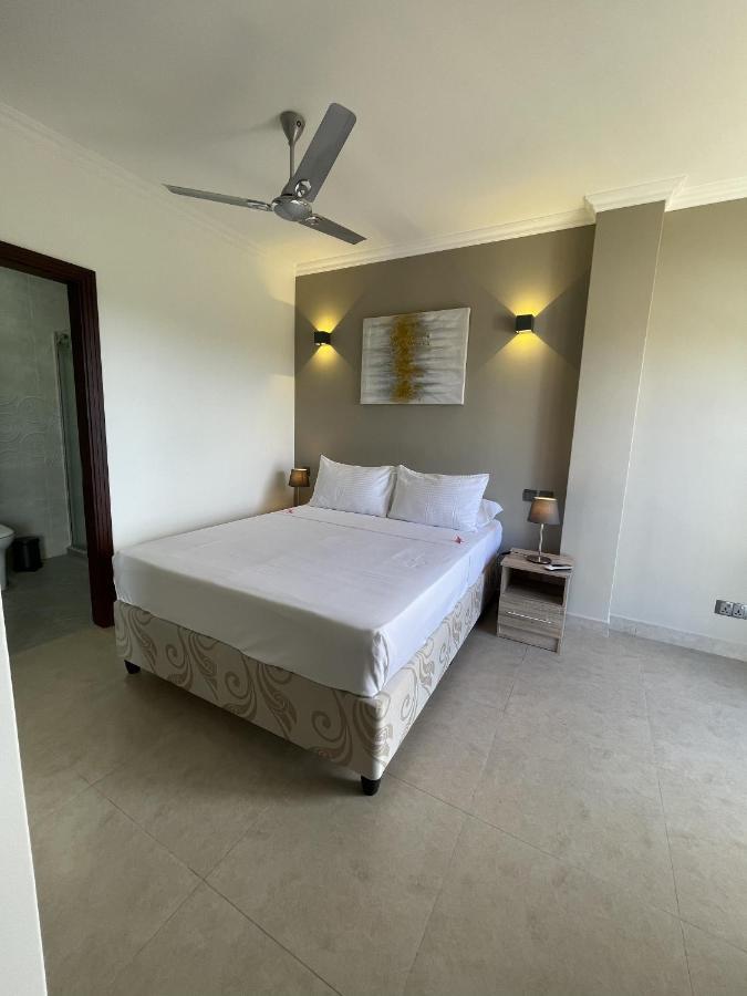 B Holiday Apartments Beau Vallon  Bagian luar foto