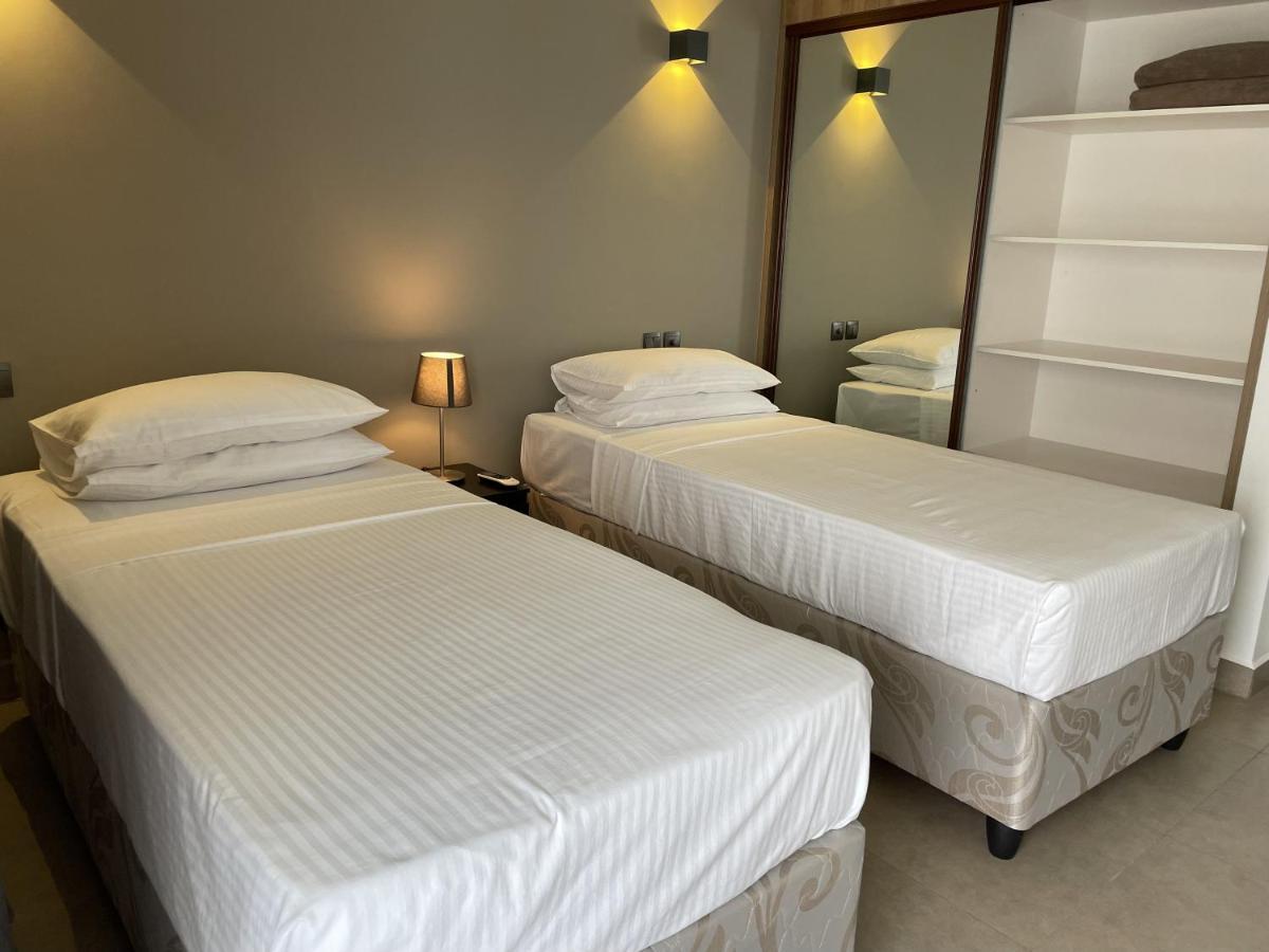 B Holiday Apartments Beau Vallon  Bagian luar foto