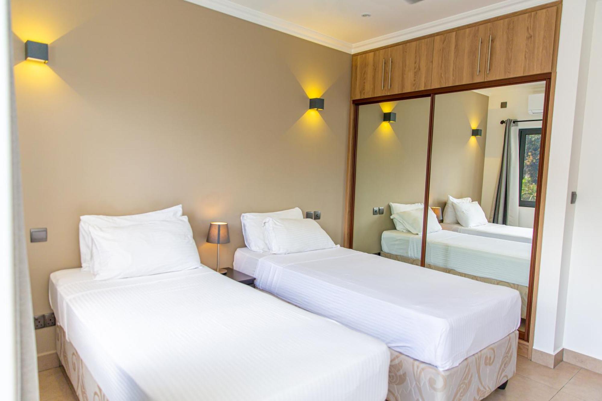B Holiday Apartments Beau Vallon  Bagian luar foto