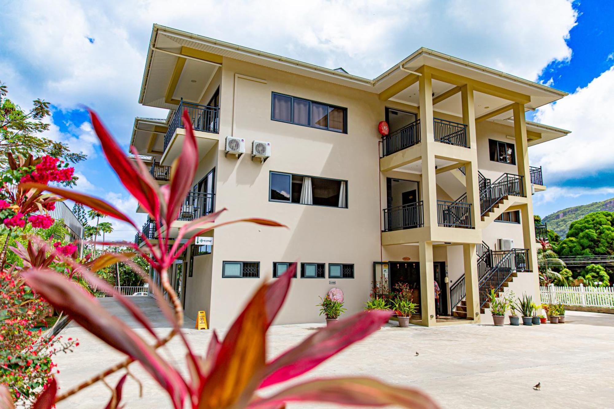 B Holiday Apartments Beau Vallon  Bagian luar foto
