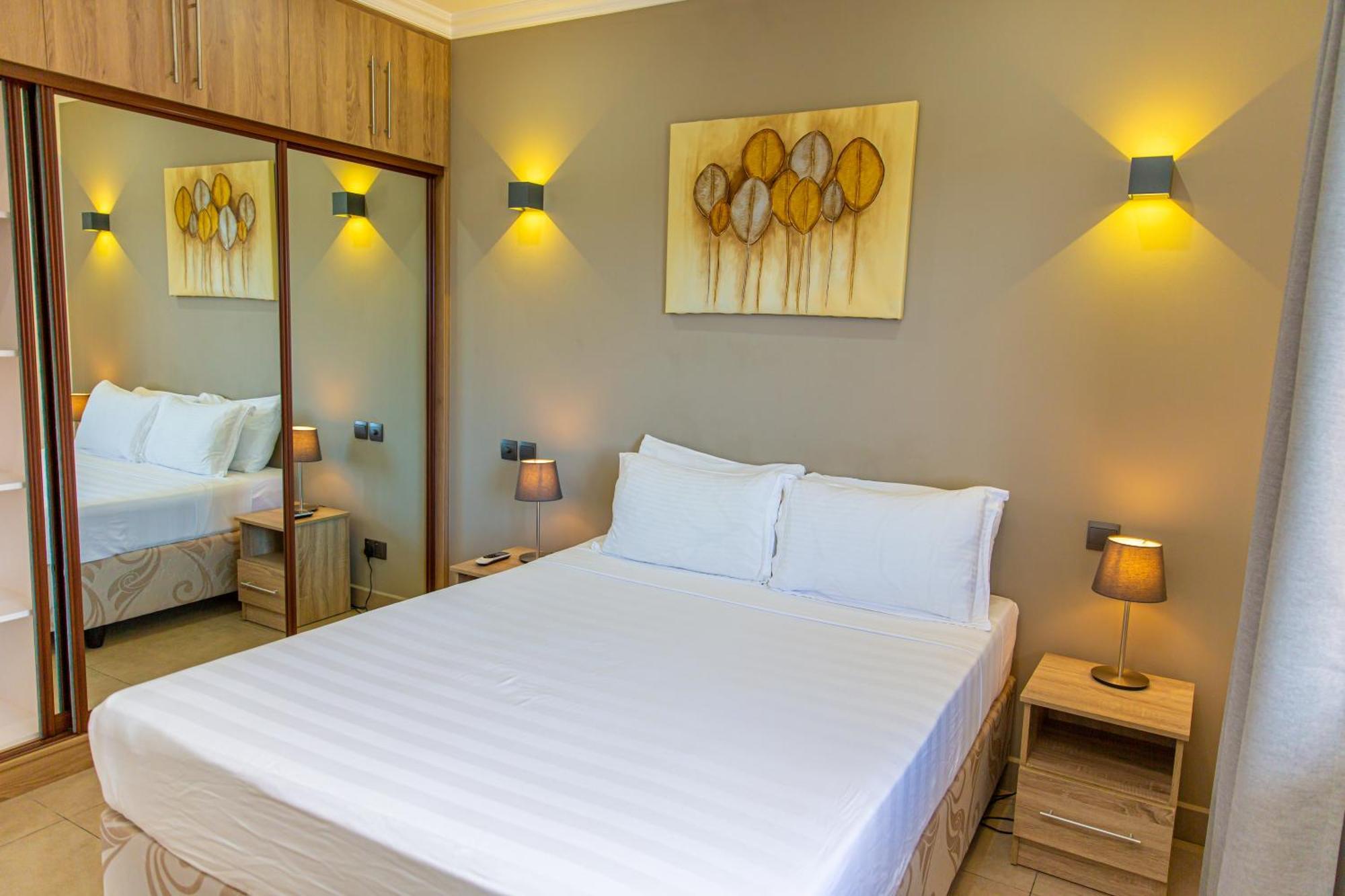 B Holiday Apartments Beau Vallon  Bagian luar foto